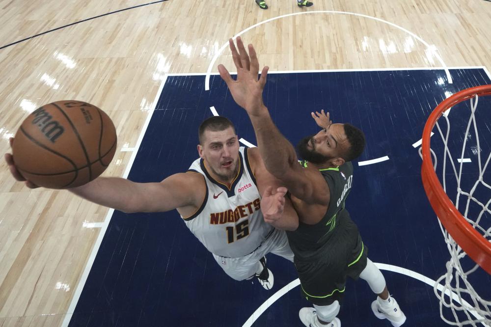 罗作为封面 罗作为封面